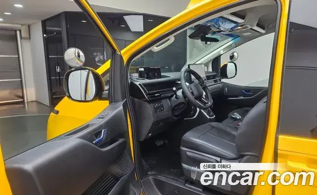 Hyundai Staria 2026 — Photo 18/24