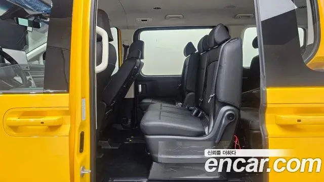 Hyundai Staria 2026 — Photo 16/24