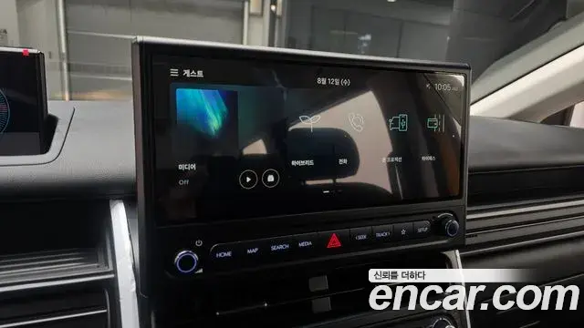 Hyundai Staria 2026 — Photo 6/24