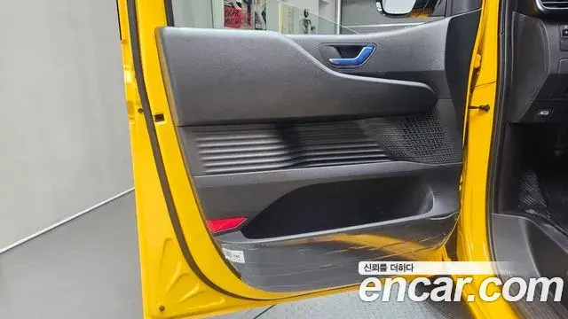 Hyundai Staria 2026 — Photo 8/24