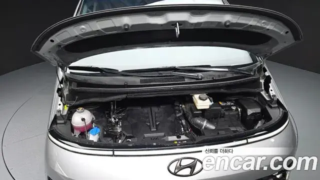 Hyundai Staria 2021 — ფოტო 2/33