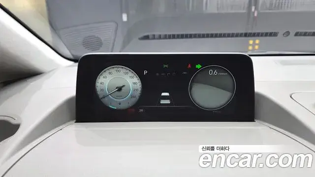 Hyundai Staria 2021 — ფოტო 4/33