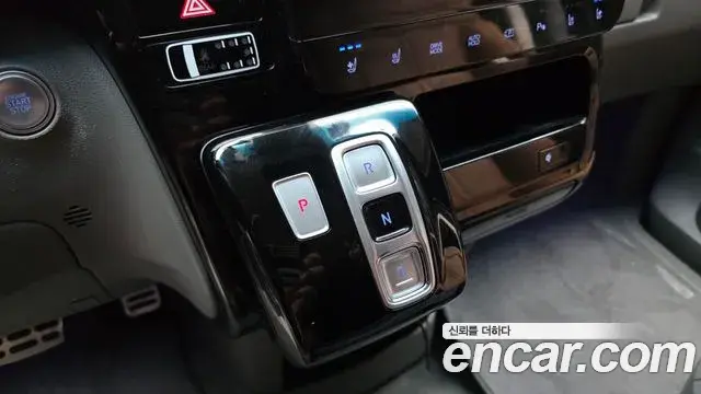 Hyundai Staria 2021 — ფოტო 17/33