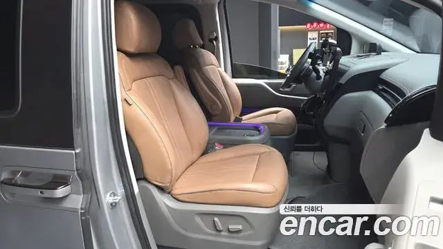 Hyundai Staria 2021 — ფოტო 13/33