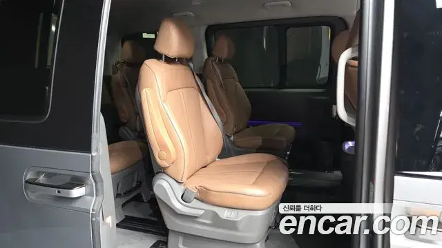 Hyundai Staria 2021 — ფოტო 5/33