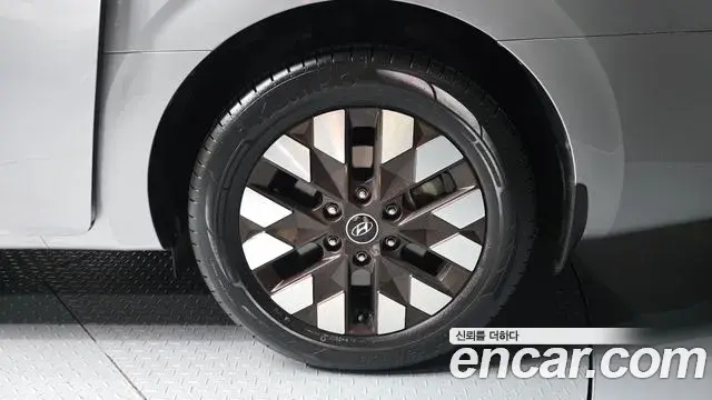 Hyundai Staria 2021 — ფოტო 30/33