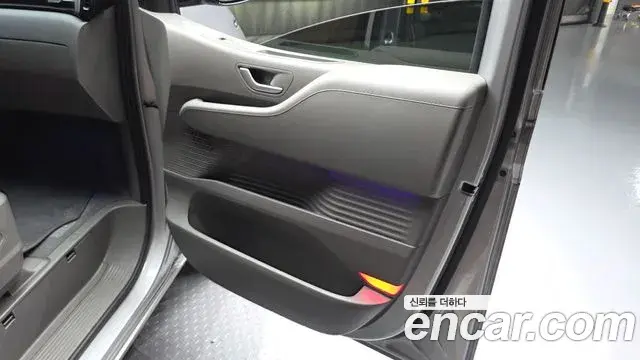 Hyundai Staria 2021 — ფოტო 16/33