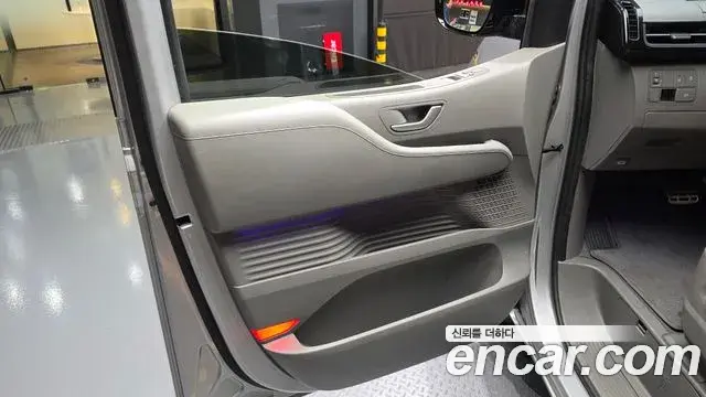Hyundai Staria 2021 — ფოტო 18/33
