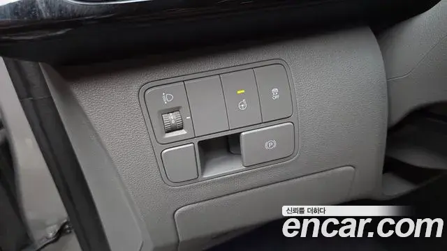 Hyundai Staria 2021 — ფოტო 10/33