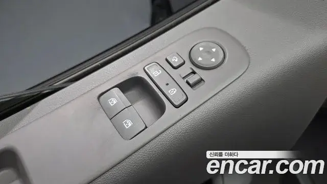 Hyundai Staria 2021 — ფოტო 8/33
