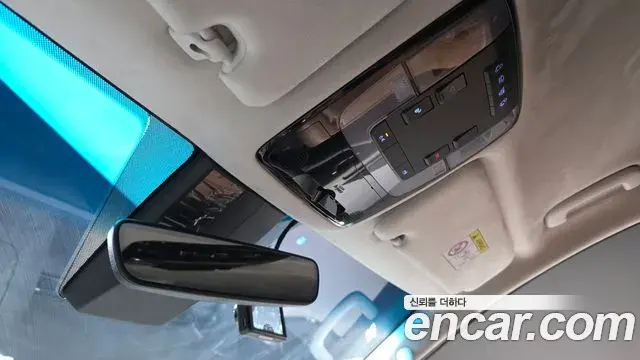 Hyundai Staria 2021 — ფოტო 3/33