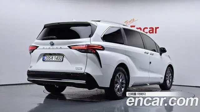 Toyota Sienna 2021 — ფოტო 14/36