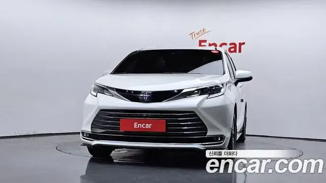 Toyota Sienna 2021 — ფოტო 15/36