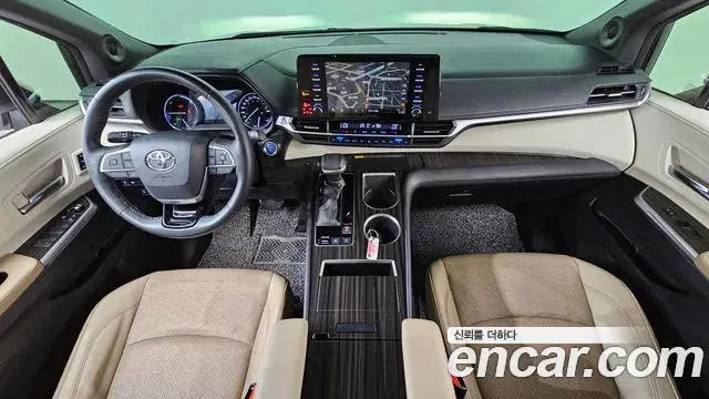 Toyota Sienna 2021 — ფოტო 11/36