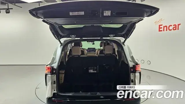 Toyota Sienna 2021 — ფოტო 30/36