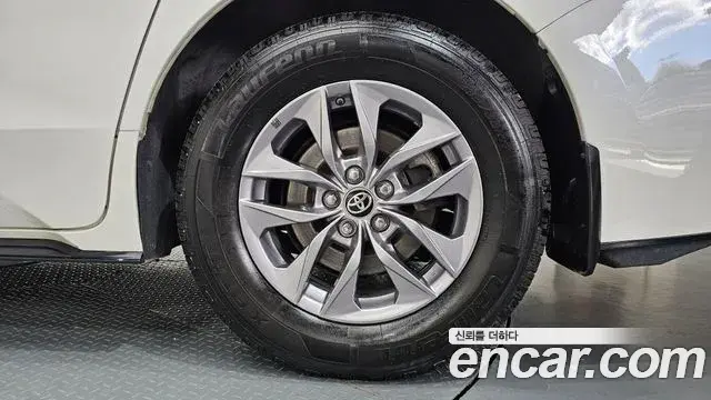 Toyota Sienna 2021 — ფოტო 19/36