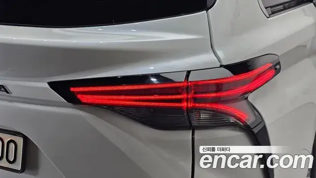 Toyota Sienna 2021 — ფოტო 21/36