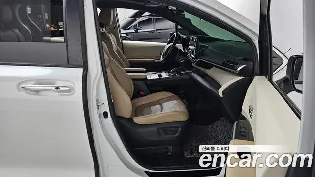 Toyota Sienna 2021 — ფოტო 8/36