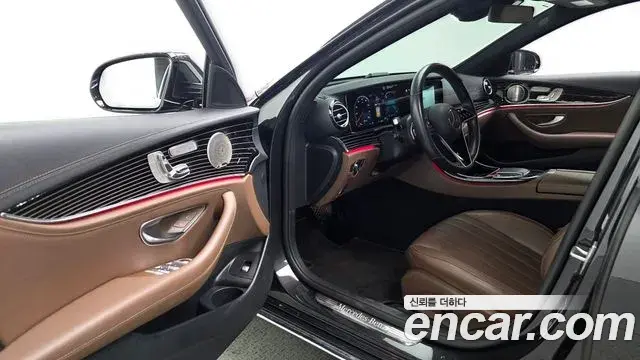 Mercedes-Benz E-Class 2021 — Şəkil 30/32