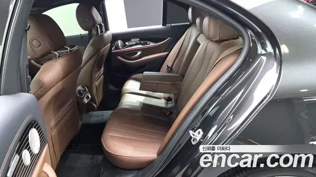 Mercedes-Benz E-Class 2021 — Şəkil 7/32
