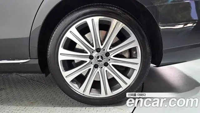 Mercedes-Benz E-Class 2021 — Şəkil 26/32