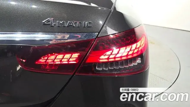Mercedes-Benz E-Class 2021 — Şəkil 25/32