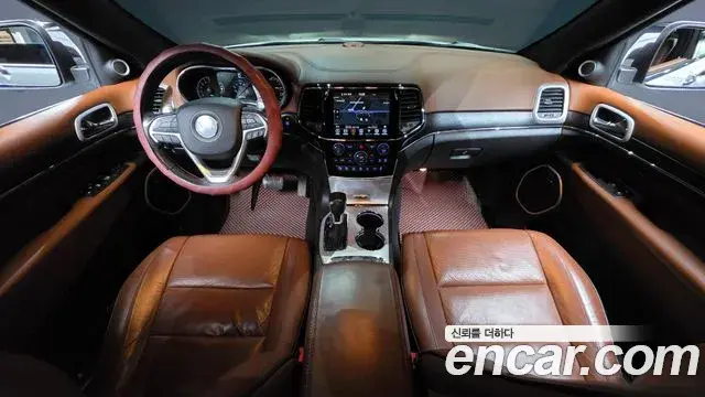 Jeep Grand Cherokee 2020 — Photo 24/34