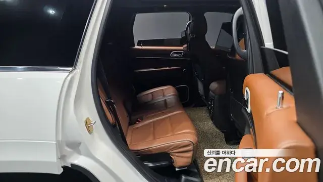 Jeep Grand Cherokee 2020 — Photo 9/34