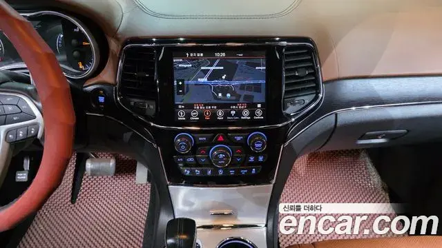 Jeep Grand Cherokee 2020 — Photo 30/34
