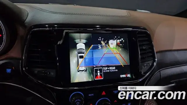 Jeep Grand Cherokee 2020 — Photo 21/34