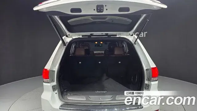Jeep Grand Cherokee 2020 — Photo 13/34