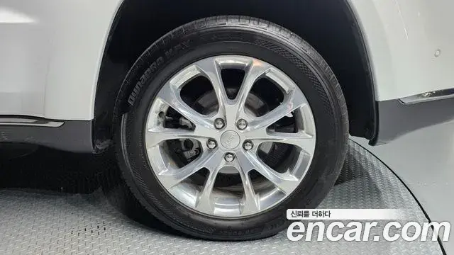 Jeep Grand Cherokee 2020 — Photo 25/34