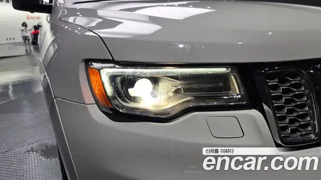 Jeep Grand Cherokee 2020 — Photo 33/34
