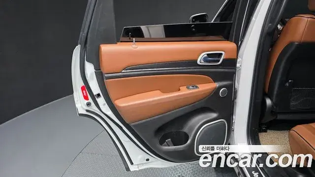 Jeep Grand Cherokee 2020 — Photo 2/34