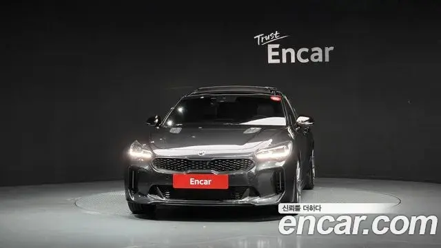 Kia Stinger 2018 — Фото 2/20