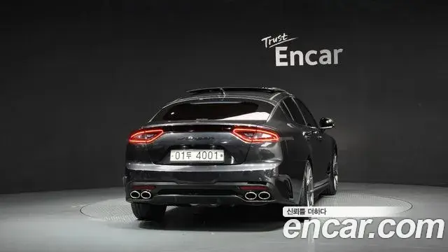 Kia Stinger 2018 — Фото 3/20