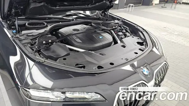 BMW 7 Series 2023 — Photo 24/36