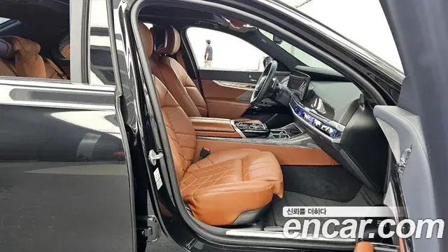 BMW 7 Series 2023 — Photo 36/36