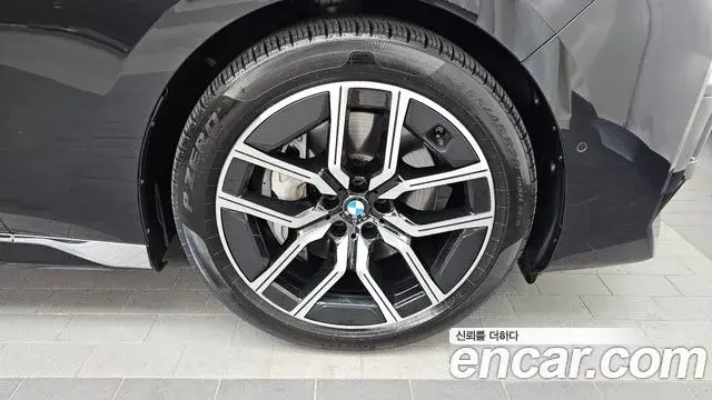 BMW 7 Series 2023 — Photo 34/36
