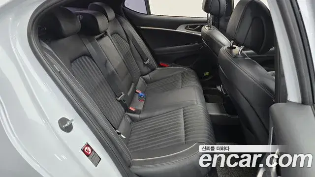 Genesis G70 2019 — Photo 18/20