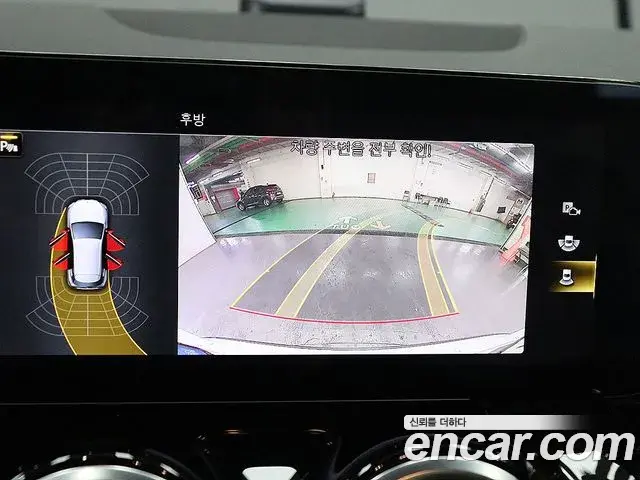 Mercedes-Benz GLA-Class 2023 — Photo 8/20