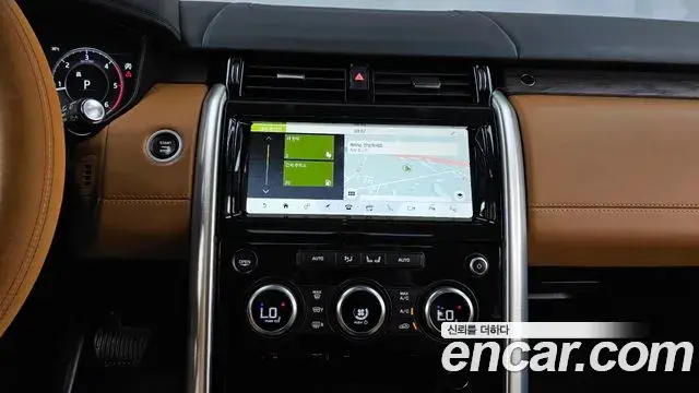 Land Rover Discovery 5 2020 — ფოტო 8/37