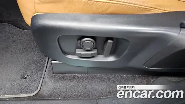 Land Rover Discovery 5 2020 — ფოტო 6/37