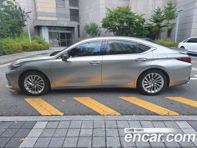 Lexus ES300h 2020 — Şəkil 6/6