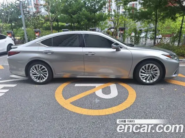 Lexus ES300h 2020 — Şəkil 1/6