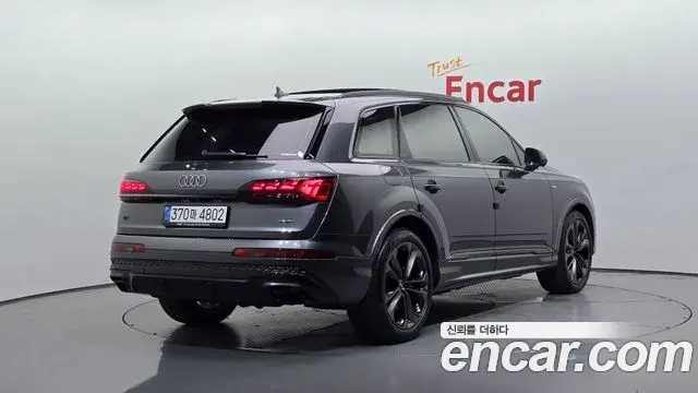 Audi Q7 2025 — ფოტო 4/38