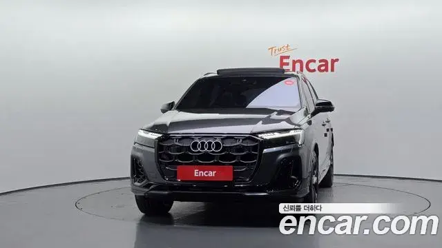 Audi Q7 2025 — ფოტო 27/38