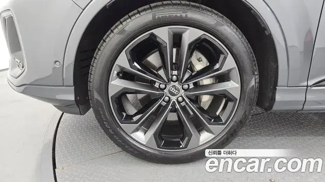 Audi Q7 2025 — ფოტო 31/38