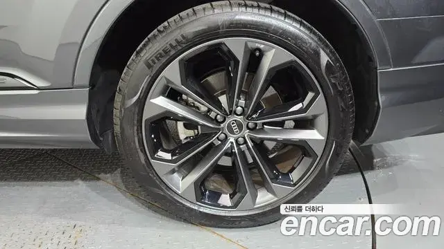 Audi Q7 2025 — ფოტო 32/38