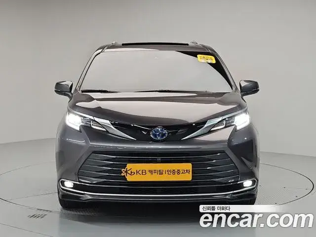 Toyota Sienna 2023 — Photo 2/20